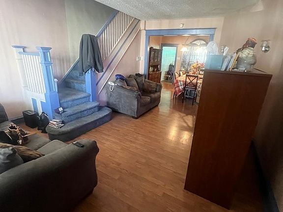4th image of 422 W Annsbury St