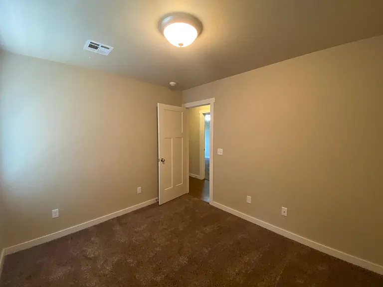 775 SW 13th St — Photo 9