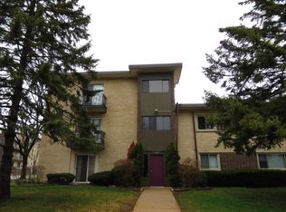 1100 N Wheeling Rd APT 3B, Mount Prospect, IL 60056