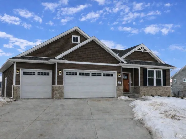 688 Round Rock Dr #Moh63, Howell, MI 48843