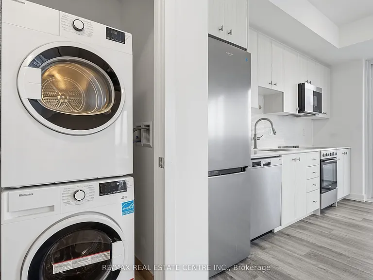 15 Wellington St S #2912 — Photo 11