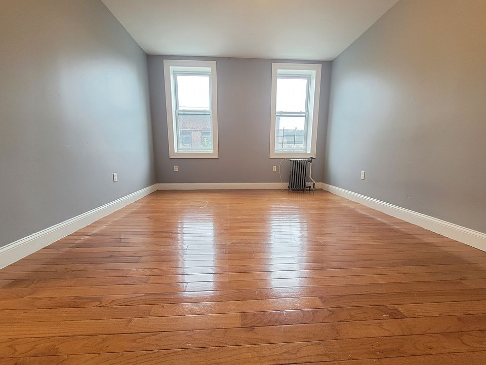 2nd image of 701 29th St #12E