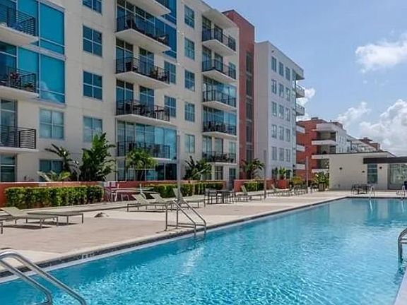 3rd image of 1120 E Kennedy Blvd Unit 1220