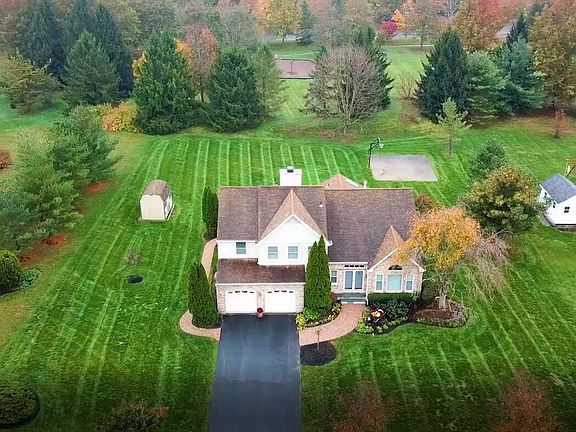 3rd image of 85 Saratoga Dr