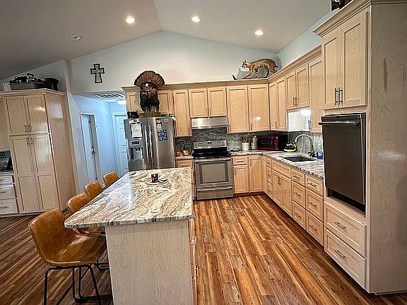 4th image of 394 Green Plains Rd