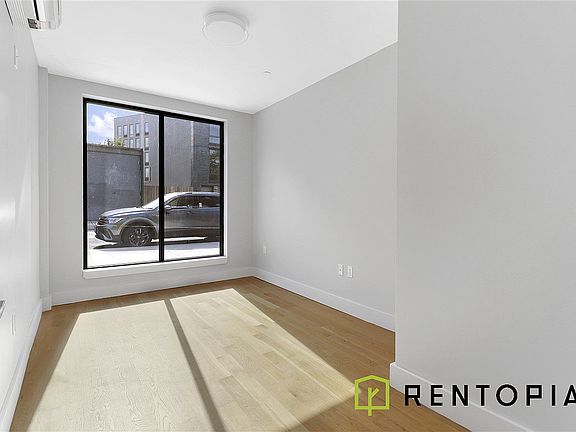 3rd image of 494 Manhattan Ave #1F