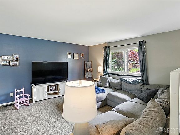 5th image of 420 Goldleaf Ave