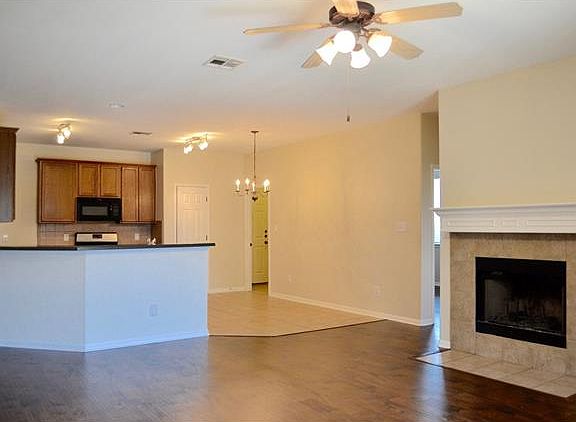 4th image of 132 Covent Dr