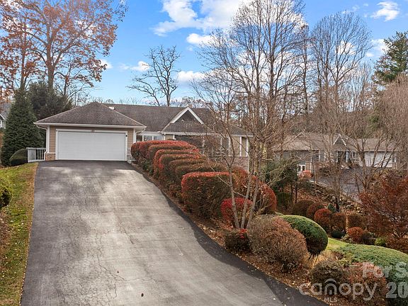 3rd image of 122 Broadmoor Dr