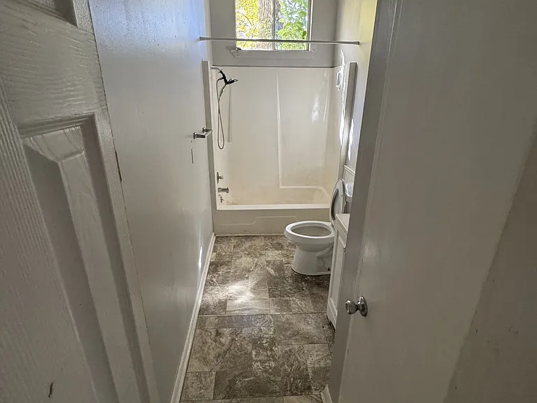 902 Erion St #B — Photo 4