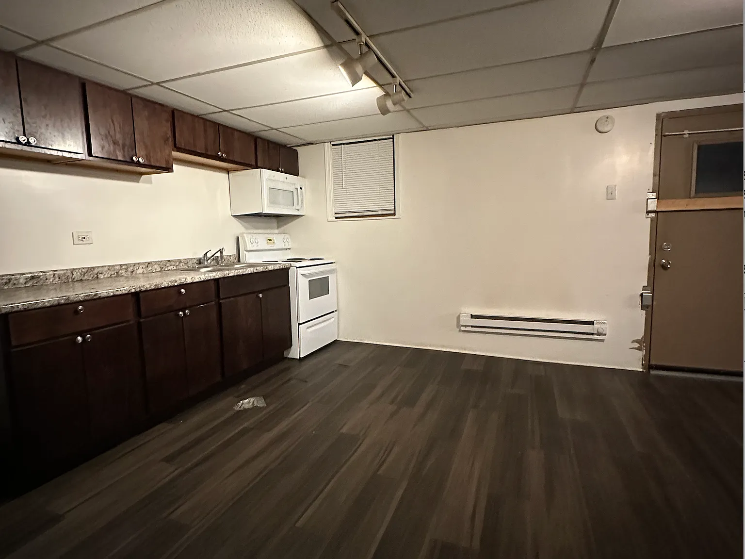 1 bed, 900 sqft, $1,200 — Photo 1