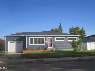 612 17th St W, Williston, ND 58801