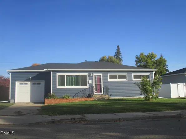 612 17th St W, Williston, ND 58801