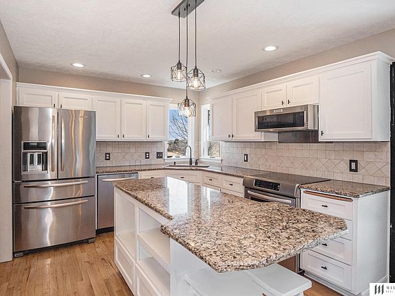 3rd image of 319 Castle Pine Cir