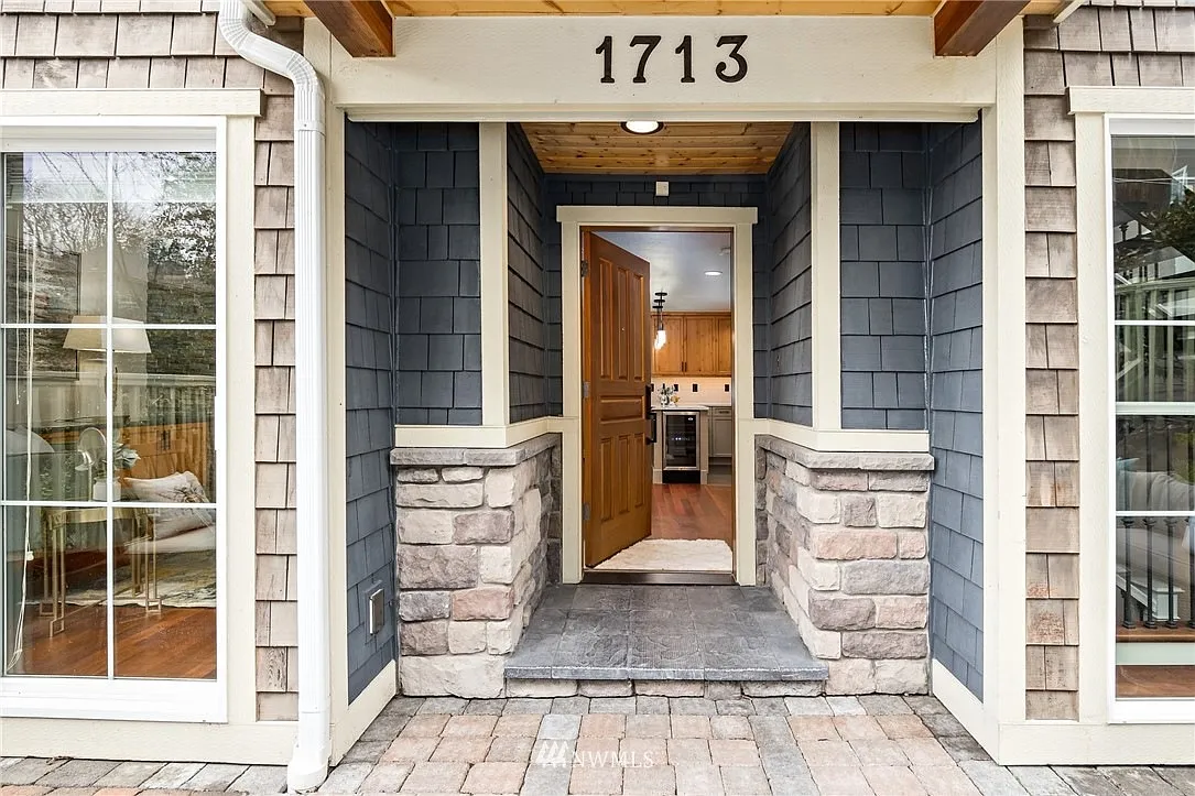 3 bed, 3.5 bath, 1750 sqft, $4,850 — Photo 2