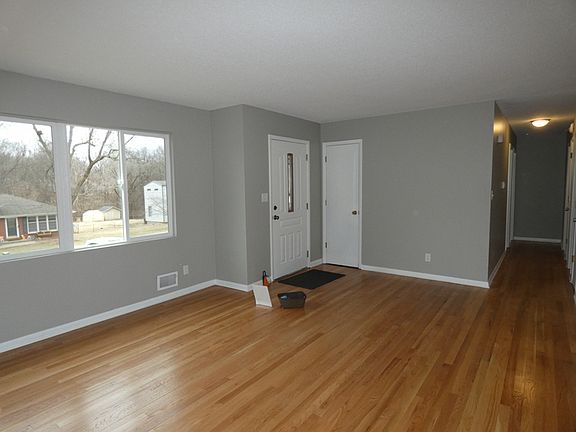 3rd image of 704 NE 82nd Ter