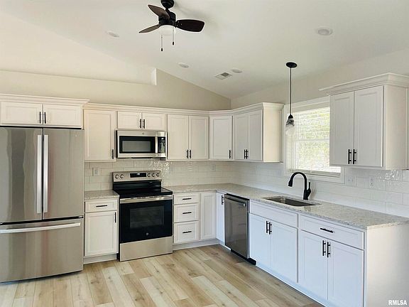 4th image of 202 Olivia Dr