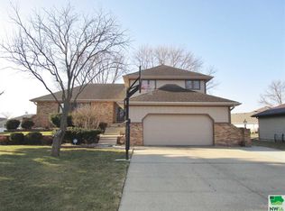 508 Cardinal Dr, South Sioux City, NE 68776