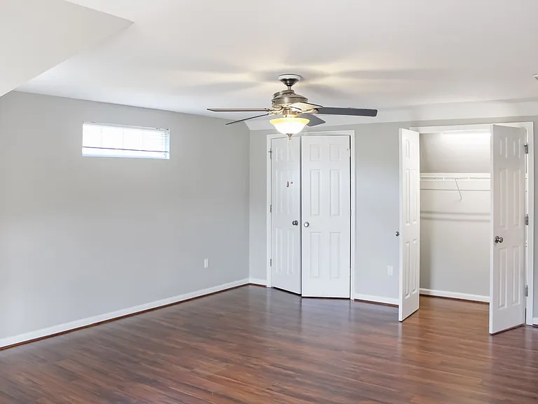 455 Phillips Ln — Photo 15