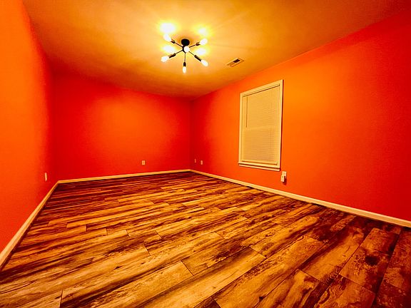 4th image of 759 Chatsworth Dr