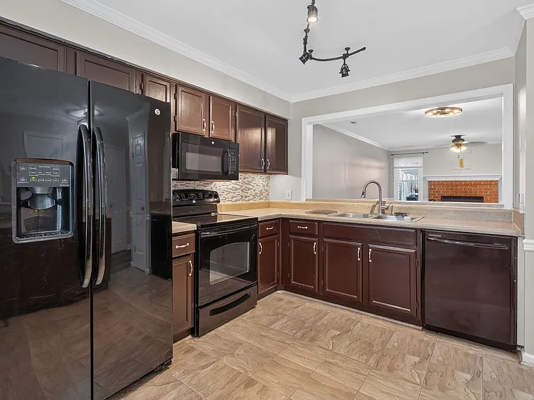 119 Kingsbridge Ln — Photo 7