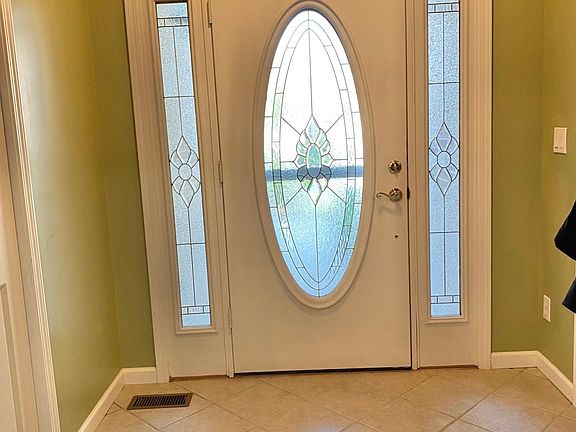 5th image of 80 Santee Ct
