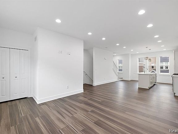 3rd image of 5922 Square Lake Ct