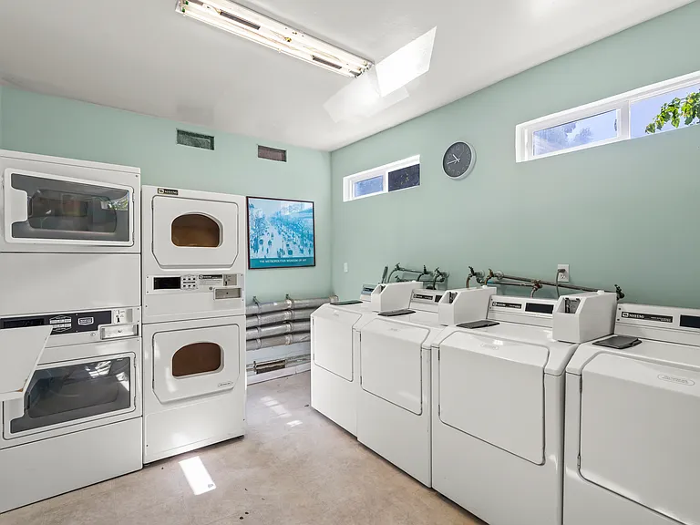 Curtner Villa Apartments — Photo 10