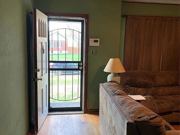 3rd image of 16 Saint Margaret Ct