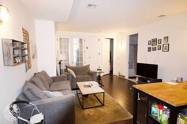 Rented by MySpaceNYC | media 3