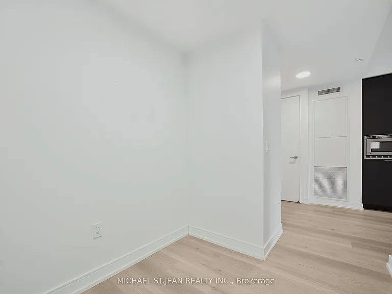1 Jarvis St #726 — Photo 8