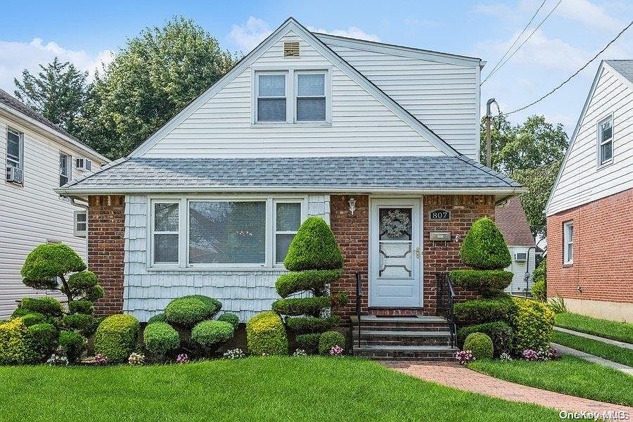 1st image of 807 Premier Boulevard