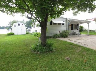 1520 W Lake Point Dr, Gladwin, MI 48624