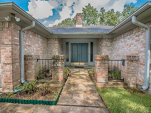 3rd image of 16447 Havenhurst Dr