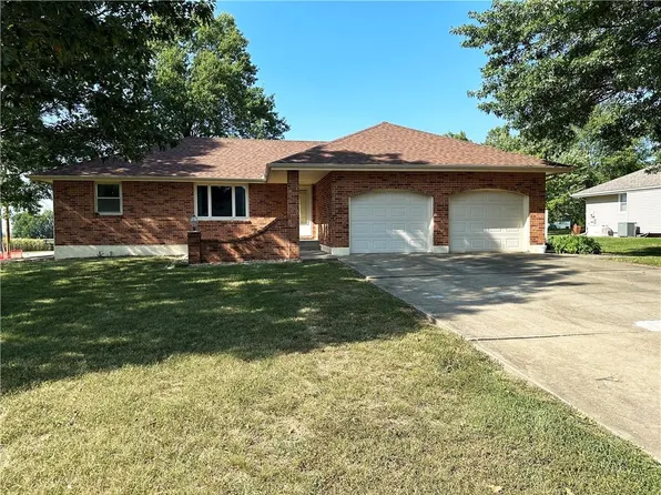 1905 S Lexington St, Holden, MO 64040