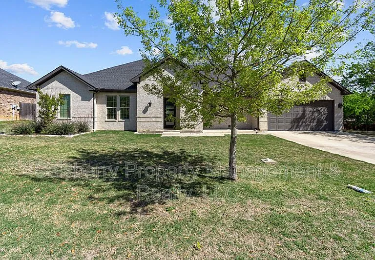 121 Cedar Ln — Photo 1