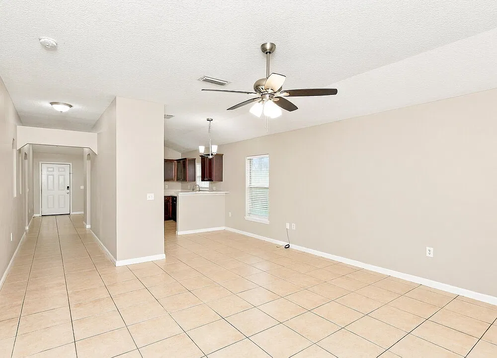 4 bed, 2.0 bath, 1740 sqft, $2,080 — Photo 3