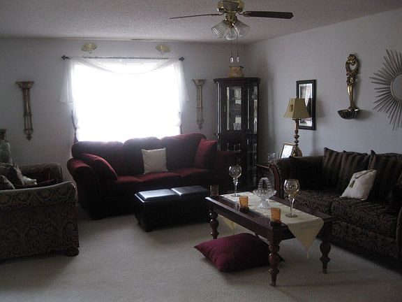 3rd image of 4744 Periwinkle Pl