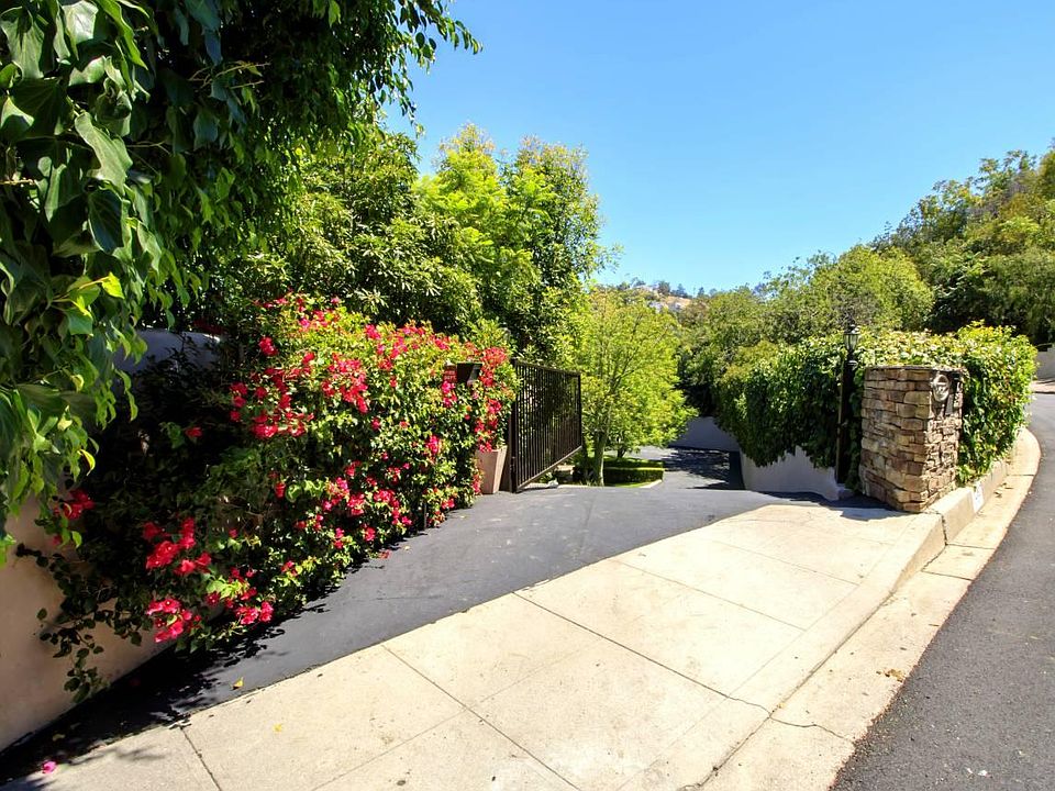 1st image of 12927 Blairwood Dr