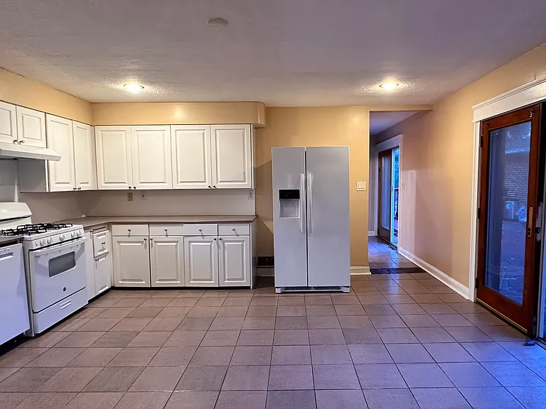 108 Gainsboro Rd #1 — Photo 2