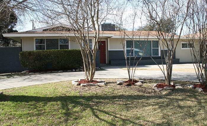 1st image of 203 Warwich Dr