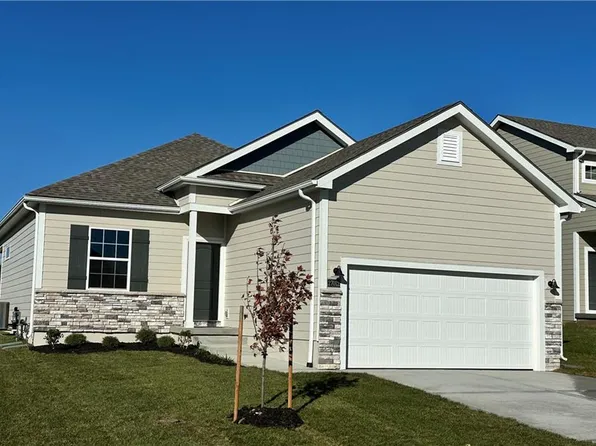 27012 E Dogwood Ln, Lake Lotawana, MO 64086