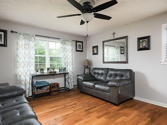 4th image of 20 Rosebud Ct