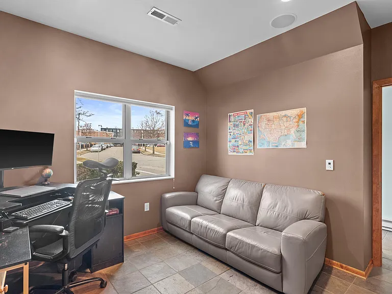 2146 N Commerce St — Photo 10