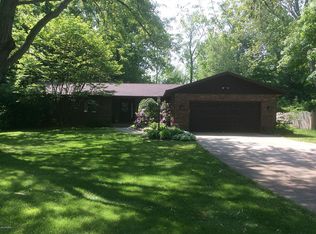 6377 Brookpark Dr, Stevensville, MI 49127