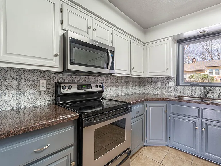 13 Connie Ln — Photo 4