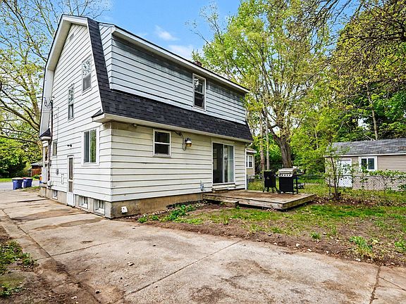 5th image of 1914 Kalamazoo Ave SE