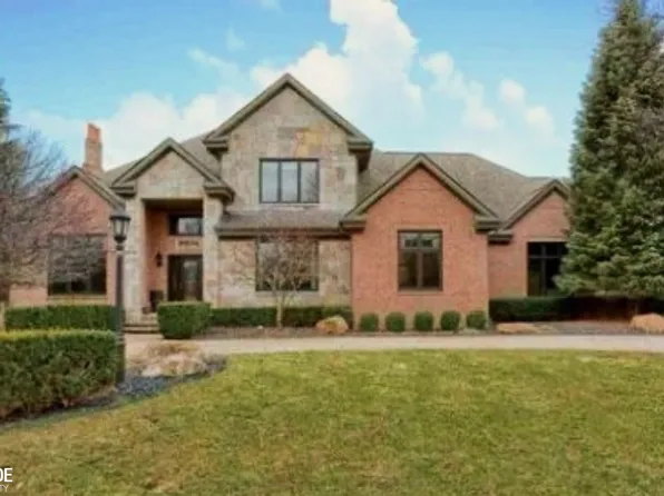 8874 Heatherwood Ct, Washington, MI 48095