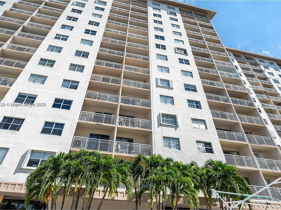 400 Kings Point Dr #1003