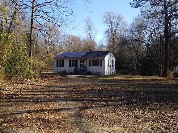 Large Front Yard, Lots of Parking